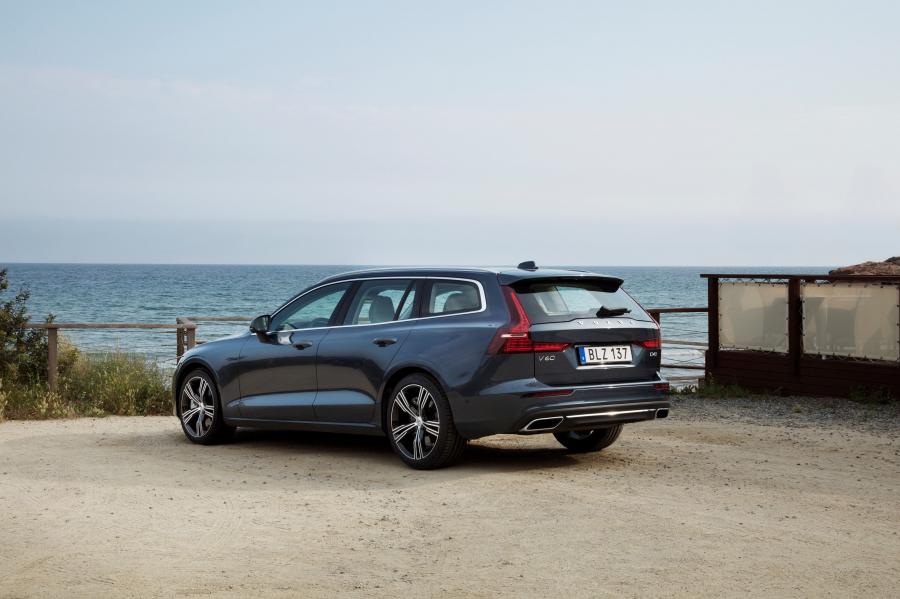  Volvo V60 D4 Inscription 2018 года  (WW) (фото 6 из 40)